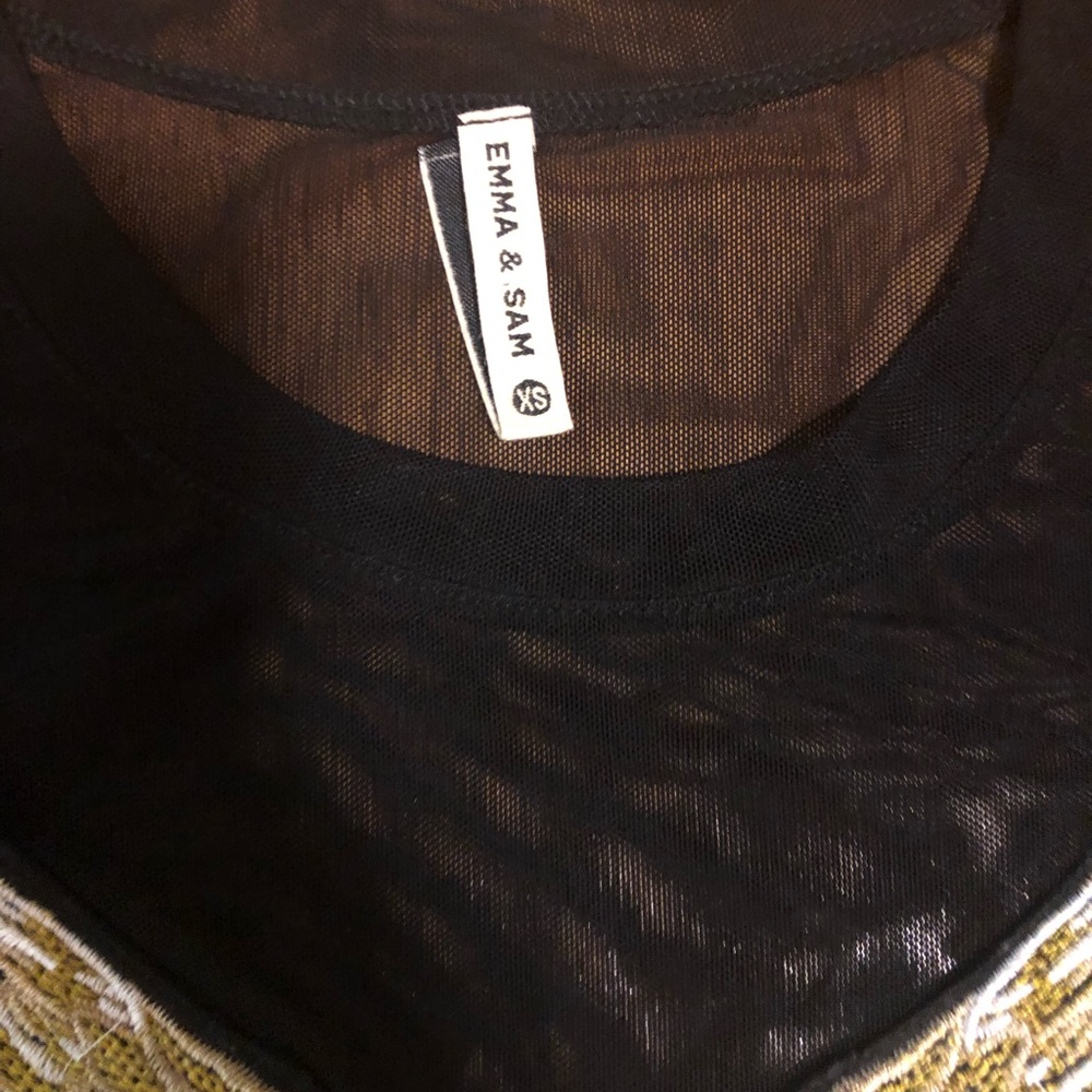 NWOT Emma & Sam Power Mesh Appliqué Crop Tee - Picture 6 of 8